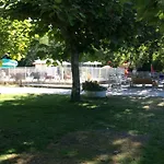 مكان تخييم Mobil Avec Jacuzzi Et Terrasse - 4 Pers. - Api-1-52-2022