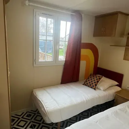 Mobil Avec Jacuzzi Et Terrasse - 4 Pers. - Api-1-52-2022 Grayan-et-l'Hopital