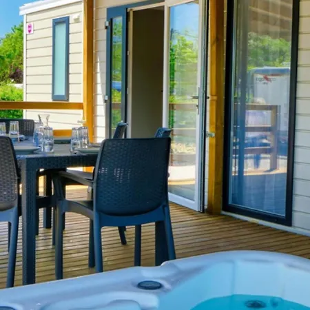 Campsite Mobil Avec Jacuzzi Et Terrasse - 4 Pers. - Api-1-52-2022