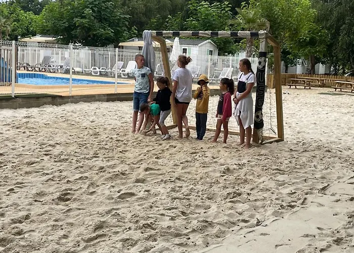 Mobil Avec Jacuzzi Et Terrasse - 4 Pers. - Api-1-52-2022 Campsite