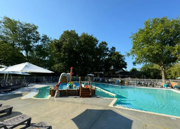 Mobil Avec Jacuzzi Et Terrasse - 4 Pers. - Api-1-52-2022 Campsite Grayan-et-l'Hopital