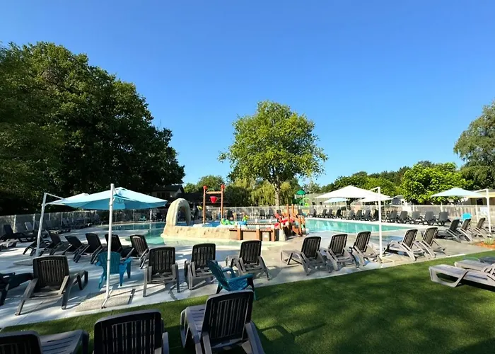 Campsite Mobil Avec Jacuzzi Et Terrasse - 4 Pers. - Api-1-52-2022 Grayan-et-l'Hopital